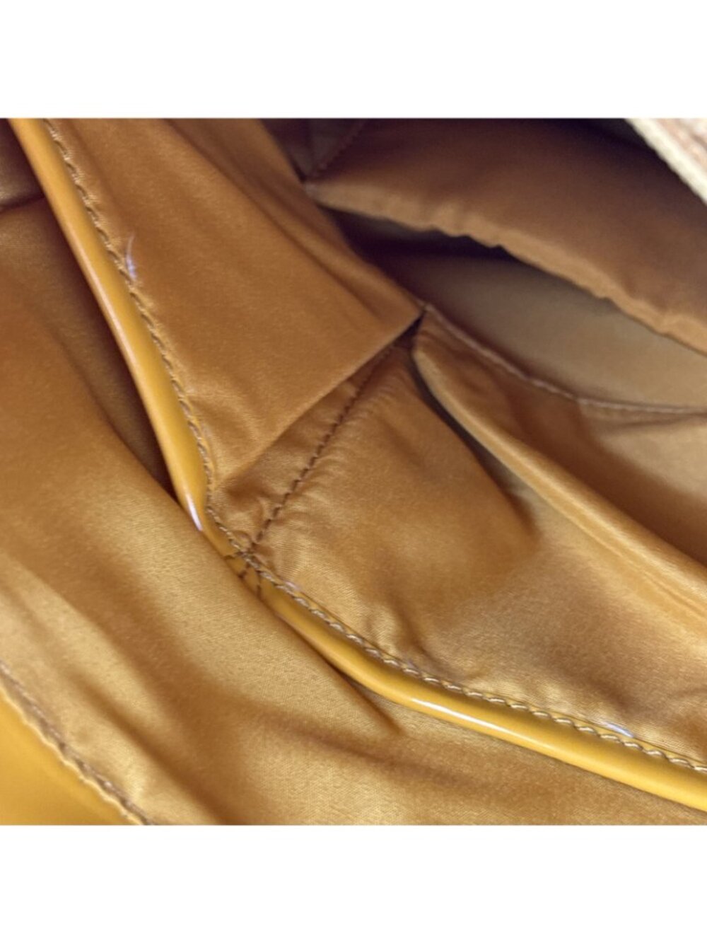 Liz Claiborne Vintage Yellow Gold Patent Leather Large Shoulder Tote & Accessory - Picture 10 of 15